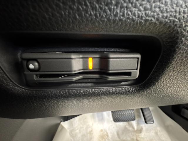 フリード ｅ：ＨＥＶエアー　ＥＸ／４ＷＤ／登録済み未使用車／　寒冷地仕様／純正Ｇａｔｈｅｒｓ１１．４型／全方位カメラ／ＢＳＭ／ＥＴＣ２．０／ブルートゥース／フルセグ／ＤＶＤ／シートヒーター／コーナーセンサー／ブレーキホールド／ワイパー熱線＆ドアミラーヒーター（13枚目）