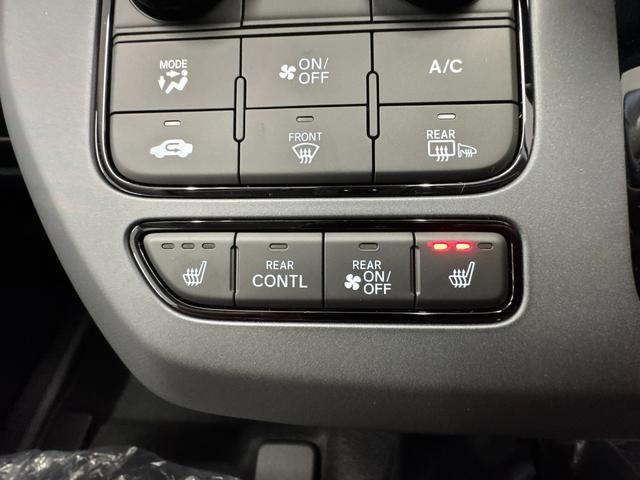 フリード ｅ：ＨＥＶエアー　ＥＸ／４ＷＤ／登録済み未使用車／　寒冷地仕様／純正Ｇａｔｈｅｒｓ１１．４型／全方位カメラ／ＢＳＭ／ＥＴＣ２．０／ブルートゥース／フルセグ／ＤＶＤ／シートヒーター／コーナーセンサー／ブレーキホールド／ワイパー熱線＆ドアミラーヒーター（15枚目）