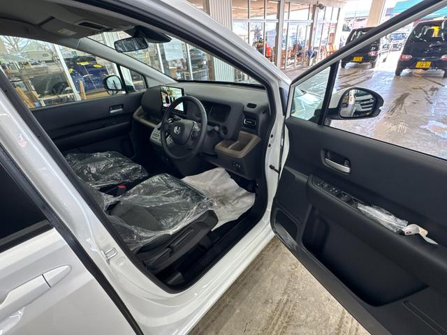 フリード ｅ：ＨＥＶエアー　ＥＸ／４ＷＤ／登録済み未使用車／　寒冷地仕様／純正Ｇａｔｈｅｒｓ１１．４型／全方位カメラ／ＢＳＭ／ＥＴＣ２．０／ブルートゥース／フルセグ／ＤＶＤ／シートヒーター／コーナーセンサー／ブレーキホールド／ワイパー熱線＆ドアミラーヒーター（24枚目）