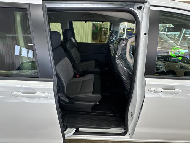 フリード ｅ：ＨＥＶエアー　ＥＸ／４ＷＤ／登録済み未使用車／　寒冷地仕様／純正Ｇａｔｈｅｒｓ１１．４型／全方位カメラ／ＢＳＭ／ＥＴＣ２．０／ブルートゥース／フルセグ／ＤＶＤ／シートヒーター／コーナーセンサー／ブレーキホールド／ワイパー熱線＆ドアミラーヒーター（28枚目）