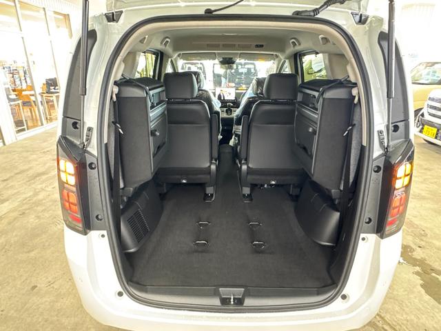 フリード ｅ：ＨＥＶエアー　ＥＸ／４ＷＤ／登録済み未使用車／　寒冷地仕様／純正Ｇａｔｈｅｒｓ１１．４型／全方位カメラ／ＢＳＭ／ＥＴＣ２．０／ブルートゥース／フルセグ／ＤＶＤ／シートヒーター／コーナーセンサー／ブレーキホールド／ワイパー熱線＆ドアミラーヒーター（39枚目）