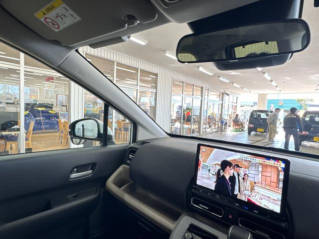 フリード ｅ：ＨＥＶエアー　ＥＸ／４ＷＤ／登録済み未使用車／　寒冷地仕様／純正Ｇａｔｈｅｒｓ１１．４型／全方位カメラ／ＢＳＭ／ＥＴＣ２．０／ブルートゥース／フルセグ／ＤＶＤ／シートヒーター／コーナーセンサー／ブレーキホールド／ワイパー熱線＆ドアミラーヒーター（49枚目）