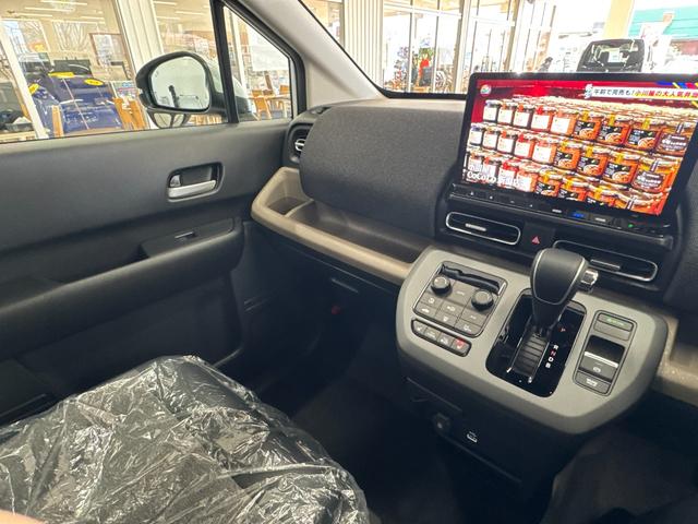 フリード ｅ：ＨＥＶエアー　ＥＸ／４ＷＤ／登録済み未使用車／　寒冷地仕様／純正Ｇａｔｈｅｒｓ１１．４型／全方位カメラ／ＢＳＭ／ＥＴＣ２．０／ブルートゥース／フルセグ／ＤＶＤ／シートヒーター／コーナーセンサー／ブレーキホールド／ワイパー熱線＆ドアミラーヒーター（50枚目）