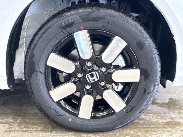 フリード ｅ：ＨＥＶエアー　ＥＸ／４ＷＤ／登録済み未使用車／　寒冷地仕様／純正Ｇａｔｈｅｒｓ１１．４型／全方位カメラ／ＢＳＭ／ＥＴＣ２．０／ブルートゥース／フルセグ／ＤＶＤ／シートヒーター／コーナーセンサー／ブレーキホールド／ワイパー熱線＆ドアミラーヒーター（57枚目）