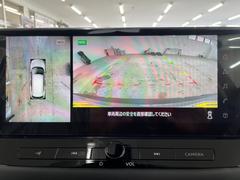 【アラウンドビューカメラ】前後左右に取付されたカメラを１画面に映すことで、自車を上空から見たような映像を見る事ができます。 5