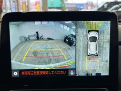 【アラウンドビューカメラ】前後左右に取付されたカメラを１画面に映すことで、自車を上空から見たような映像を見る事ができます。これで狭い駐車場でも安心です♪ 5