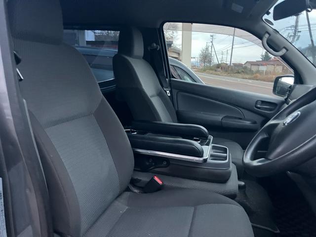 ＮＶ３５０キャラバンバン 　４ＷＤ　エアコン　メモリーナビ　バックカメラ　テレビ（8枚目）