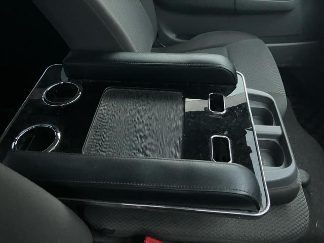 ＮＶ３５０キャラバンバン 　４ＷＤ　エアコン　メモリーナビ　バックカメラ　テレビ（18枚目）