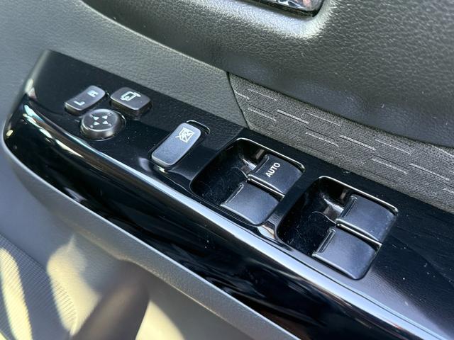 スペーシアカスタム ＸＳ　４ＷＤ　両側パワースライドドア　ＨＩＤヘッドランプ　オートライト　スマートキー　プッシュスタート　イモビライザー　アイドリングストップ　フォグランプ　シートヒーター　ヒーテッドドアミラー（22枚目）