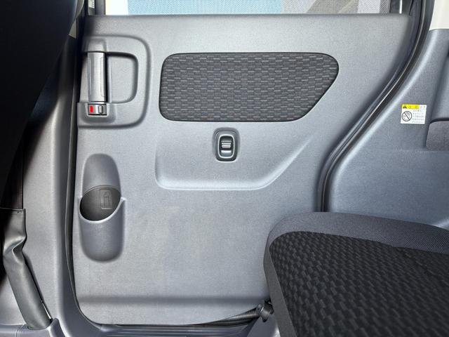 スペーシアカスタム ＸＳ　４ＷＤ　両側パワースライドドア　ＨＩＤヘッドランプ　オートライト　スマートキー　プッシュスタート　イモビライザー　アイドリングストップ　フォグランプ　シートヒーター　ヒーテッドドアミラー（30枚目）