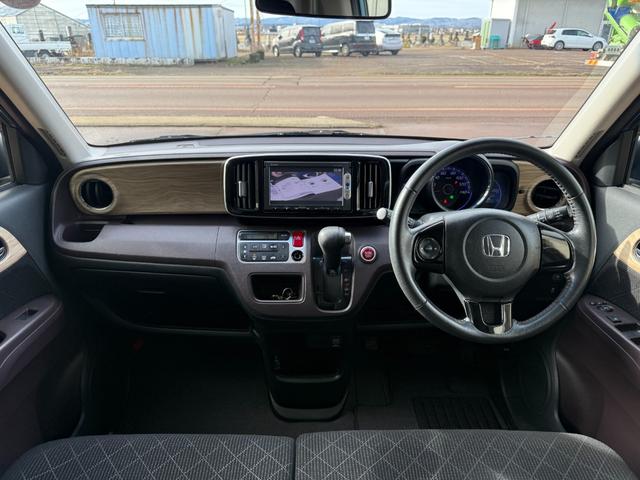 Ｎ－ＯＮＥ プレミアム　純正ナビ　ＴＶ　バックカメラ　ＨＩＤヘッドランプ　オートライト　スマートキー　プッシュスタート　ステアリングリモコン　シティブレーキアクティブシステム　衝突被害軽減システム　ＥＴＣ　車検整備付（6枚目）