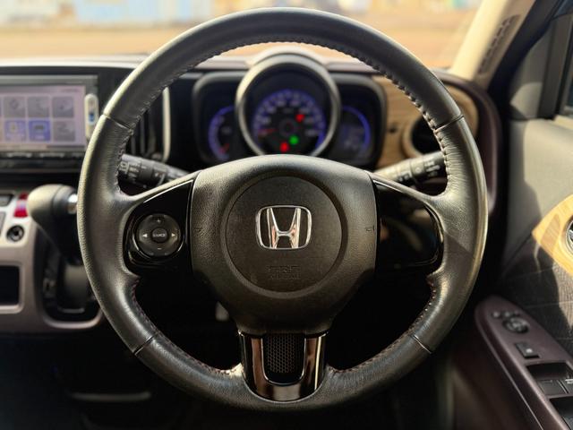 Ｎ－ＯＮＥ プレミアム　純正ナビ　ＴＶ　バックカメラ　ＨＩＤヘッドランプ　オートライト　スマートキー　プッシュスタート　ステアリングリモコン　シティブレーキアクティブシステム　衝突被害軽減システム　ＥＴＣ　車検整備付（10枚目）