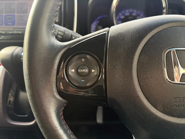 Ｎ－ＯＮＥ プレミアム　純正ナビ　ＴＶ　バックカメラ　ＨＩＤヘッドランプ　オートライト　スマートキー　プッシュスタート　ステアリングリモコン　シティブレーキアクティブシステム　衝突被害軽減システム　ＥＴＣ　車検整備付（15枚目）