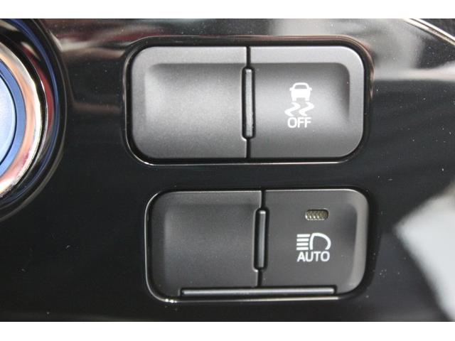 プリウス Ｓ　４ＷＤ　ナビ＆ＴＶ　衝突被害軽減システム　ＥＴＣ　スマートキー　ミュージックプレイヤー接続可　横滑り防止機能　ＬＥＤヘッドランプ　キーレス　盗難防止装置　乗車定員５人　ＡＢＳ　エアバッグ　ハイブリッド（23枚目）
