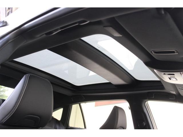 パノラマルーフがついています。