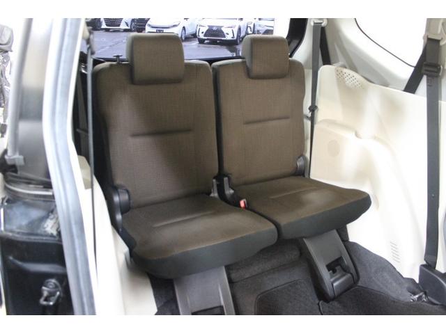 シエンタ G 4WD ナビ&TV 両側電動スライド 衝突被害軽減システム バックカメラ スマートキー 横滑り防止機能 キーレス 盗難防止装置 乗車定員6人 3列シート 寒冷地 ウオークスルー ABS エアバッグ(10枚目)