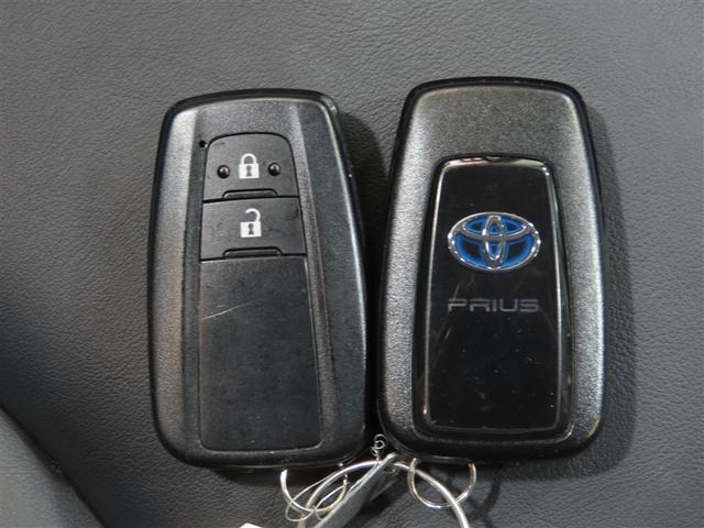 プリウス Ａツーリングセレクション　ナビ＆ＴＶ　衝突被害軽減システム　ＥＴＣ　バックカメラ　スマートキー　ミュージックプレイヤー接続可　横滑り防止機能　ＬＥＤヘッドランプ　ワンオーナー　キーレス　盗難防止装置　ＤＶＤ再生　乗車定員５人（32枚目）