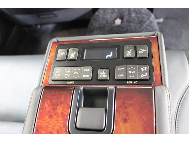 クラウンマジェスタ Ｆｏｕｒ　４ＷＤ　ナビ＆ＴＶ　衝突被害軽減システム　ＥＴＣ　バックカメラ　スマートキー　ドラレコ　ミュージックプレイヤー接続可　横滑り防止機能　ＬＥＤヘッドランプ　キーレス　盗難防止装置　電動シート　ＤＶＤ再生（10枚目）