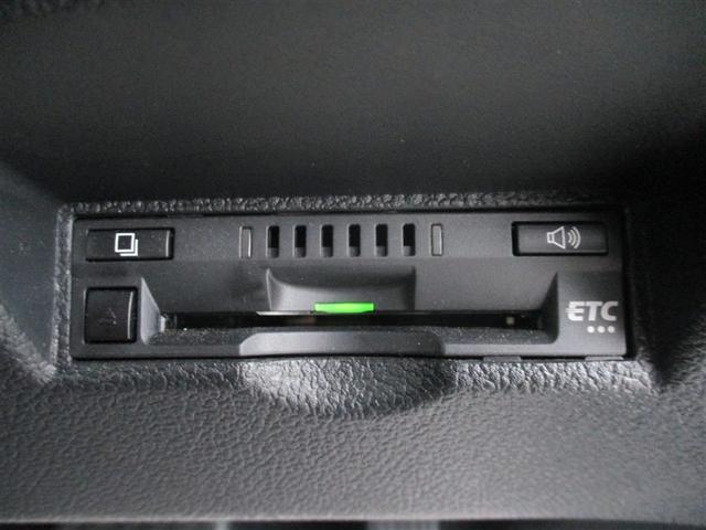 プリウス Ｓセーフティプラス　４ＷＤ　ナビ＆ＴＶ　衝突被害軽減システム　ＥＴＣ　バックカメラ　スマートキー　アイドリングストップ　横滑り防止機能　ＬＥＤヘッドランプ　ワンオーナー　キーレス　盗難防止装置　ＤＶＤ再生　乗車定員５人（7枚目）