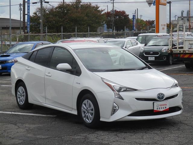 プリウス Ｓセーフティプラス　４ＷＤ　ナビ＆ＴＶ　衝突被害軽減システム　ＥＴＣ　バックカメラ　スマートキー　アイドリングストップ　横滑り防止機能　ＬＥＤヘッドランプ　ワンオーナー　キーレス　盗難防止装置　ＤＶＤ再生　乗車定員５人（15枚目）