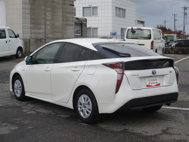 プリウス Ｓセーフティプラス　４ＷＤ　ナビ＆ＴＶ　衝突被害軽減システム　ＥＴＣ　バックカメラ　スマートキー　アイドリングストップ　横滑り防止機能　ＬＥＤヘッドランプ　ワンオーナー　キーレス　盗難防止装置　ＤＶＤ再生　乗車定員５人（17枚目）