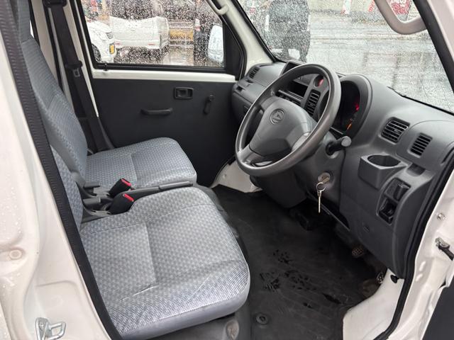 ハイゼットカーゴ スペシャルクリーン　４ＷＤ　スタッドレス有　両側スライドドア（12枚目）