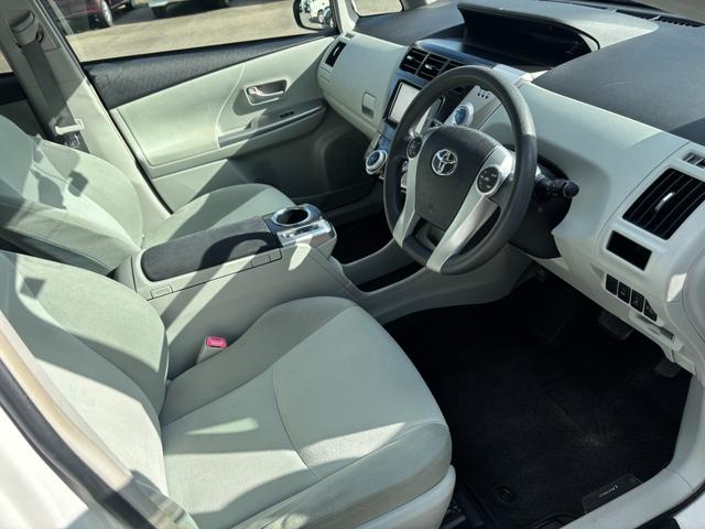 プリウスアルファ Ｓ　Ｌセレクション　スマートキー　プッシュスタート　ＳＤナビ　ＤＶＤ　フルセグ　Ｂｌｕｅｔｏｏｔｈ　Ｂカメラ　ドラレコ前　ＥＴＣ　ＨＩＤ　フロントフォグ　１６インチ社外アルミ（11枚目）