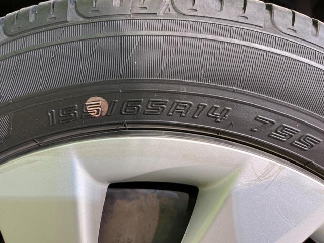L 禁煙車 キーレス オートエアコン 純正オーディオ シガーソケット 分割可倒式リアシート プライバシーガラス パワーステアリング パワーウインドウ エアバッグ ヘッドライトレベライザー(29枚目)