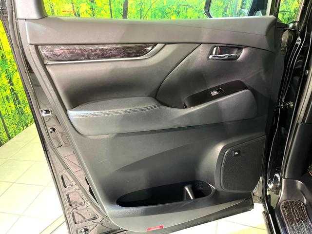 ヴェルファイアハイブリッド Ｚ　ゴールデンアイズ　４ＷＤ　ＴＲＤエアロ　ＪＢＬ付メーカー１０．５型ナビ　全周囲カメラ　１３型後席モニター　衝突軽減　両側電動スライド　パワーバックドア　レーダークルコン　レーンアシスト　三眼ＬＥＤヘッド　ＡＣ１００Ｖ（30枚目）