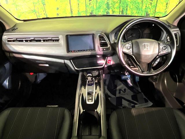 ヴェゼル ハイブリッドＺ・ホンダセンシング　純正８型ナビ　寒冷地仕様　バックカメラ　衝突被害軽減システム　レーダークルーズ　禁煙車　ハーフレザーシート　ドラレコ　ＬＥＤヘッド　ルーフレール　ビルトインＥＴＣ　オートハイビーム　車線逸脱警報（2枚目）