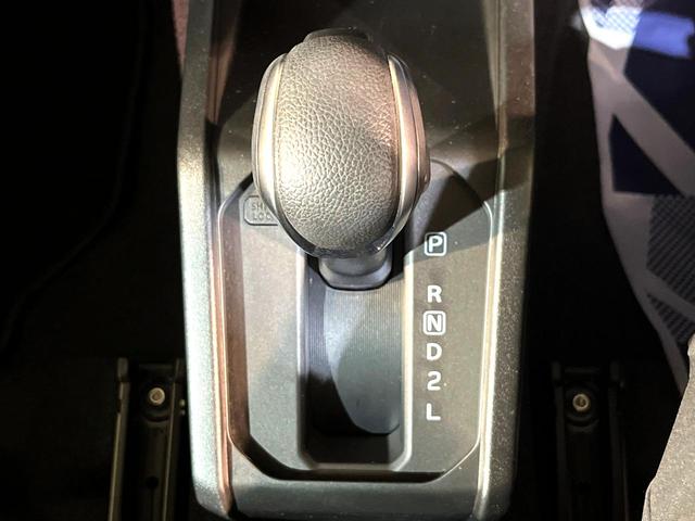 ジムニーシエラ JC 4WD 純正8型ナビ 衝突軽減 シートヒーター バックカメラ ETC Bluetooth接続 オートエアコン CD/DVD再生 スマートキー ヘッドライトウォッシャー アイドリングストップ(24枚目)