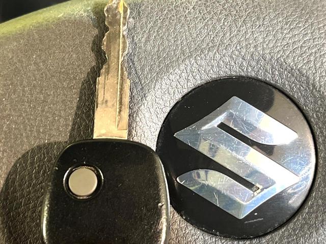 【キーレス】少し離れた場所からでもボタン一つでドアの開錠・施錠ができるのでとっても便利！ドアの鍵穴周りに傷をつけることもありません♪