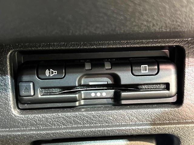 オーラ G レザーエディション 純正9型ナビ 全周囲カメラ 衝突軽減 革シート フルセグ ETC Bluetooth LEDヘッド&フォグ オートハイビーム オートライト オートエアコン スマートキー プッシュスタート 純正17AW(6枚目)