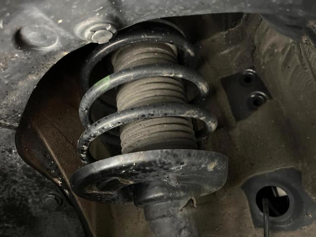 スイフト ハイブリッドRS 衝突軽減 ナビ シートヒーター LEDヘッド ETC CD/DVD再生 リアフォグ スマートキー オートライト オートエアコン パドルシフト アイドリングストップ 盗難防止装置 横滑り防止装置(23枚目)