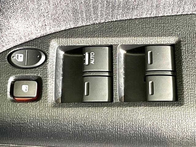 フリードスパイクハイブリッド ジャストセレクション 両側電動ドア SDナビ バックカメラ 禁煙車 ハーフレザーシート ドラレコ スマートキー HIDヘッド ETC クルコン オートエアコン 純正15インチアルミ 地デジ 横滑り防止装置(40枚目)