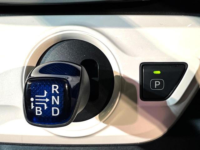プリウス Sセーフティプラス 衝突軽減 純正ナビ LEDヘッドライト バックカメラ ドラレコ Bluetooth接続 CD/DVD再生 オートエアコン スマートキー オートライト 電動格納ミラー 盗難防止装置(24枚目)