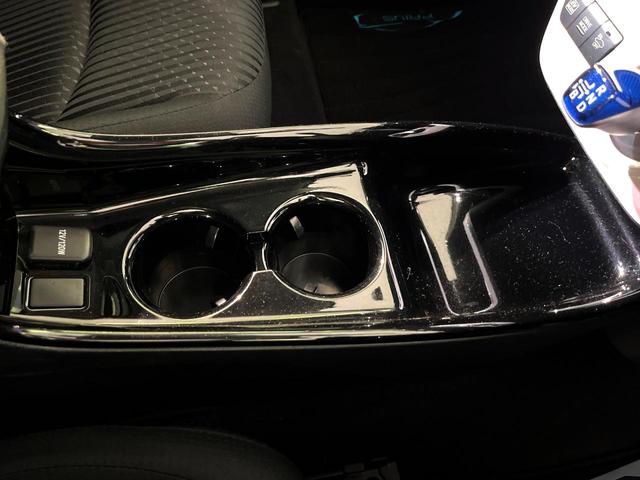 プリウス Sセーフティプラス 衝突軽減 純正ナビ LEDヘッドライト バックカメラ ドラレコ Bluetooth接続 CD/DVD再生 オートエアコン スマートキー オートライト 電動格納ミラー 盗難防止装置(39枚目)