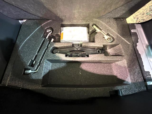 デミオ 13S 4WD 衝突軽減 マツダコネクトナビ バックカメラ Bluetooth接続 CD/DVD再生 USB入力端子 オートエアコン オートライト スマートキー アイドリングストップ 盗難防止装置(43枚目)