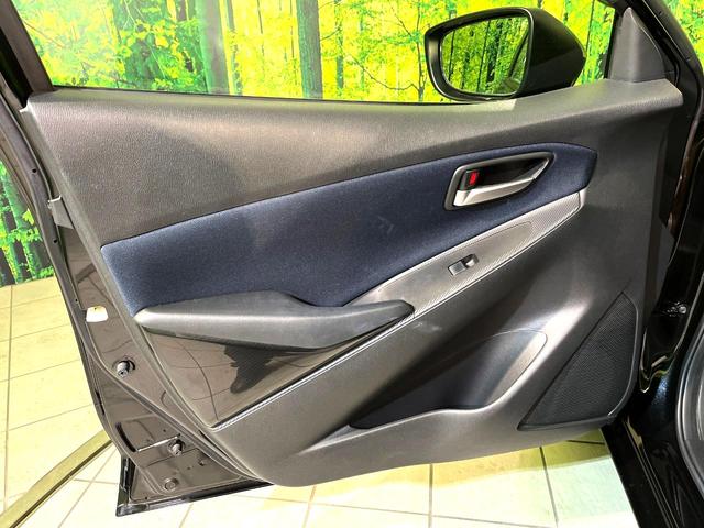 デミオ 13S 4WD 衝突軽減 マツダコネクトナビ バックカメラ Bluetooth接続 CD/DVD再生 USB入力端子 オートエアコン オートライト スマートキー アイドリングストップ 盗難防止装置(44枚目)