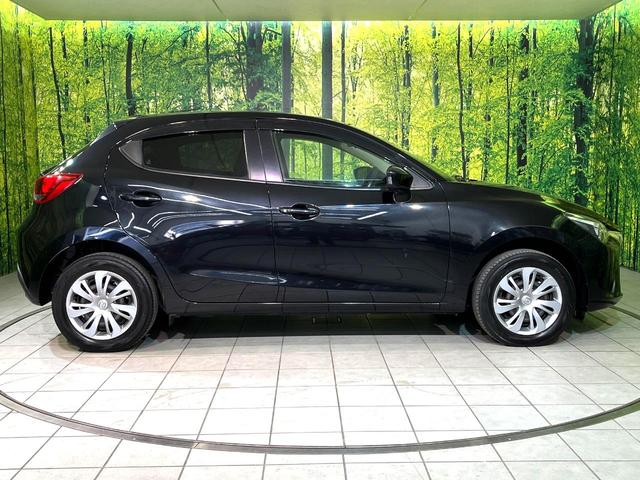 デミオ 13S 4WD 衝突軽減 マツダコネクトナビ バックカメラ Bluetooth接続 CD/DVD再生 USB入力端子 オートエアコン オートライト スマートキー アイドリングストップ 盗難防止装置(56枚目)