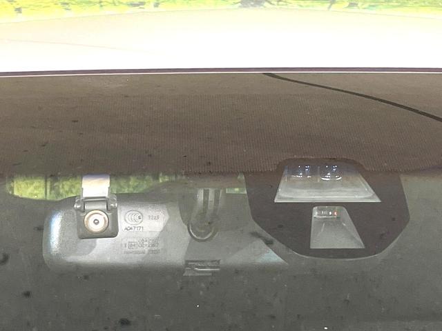 フィットハイブリッド Sパッケージ 4WD 衝突軽減 ナビ バックカメラ LEDヘッド ETC クルコン オートライト オートエアコン Bluetooth接続 CD/DVD再生 フルセグ 禁煙車 ドラレコ スマートキー(3枚目)