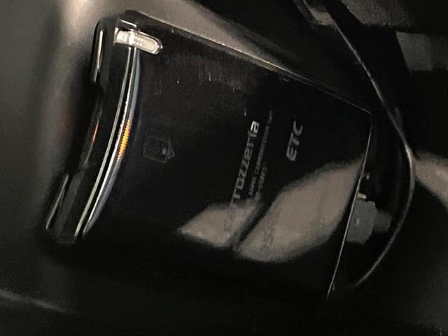 フィットハイブリッド Sパッケージ 4WD 衝突軽減 ナビ バックカメラ LEDヘッド ETC クルコン オートライト オートエアコン Bluetooth接続 CD/DVD再生 フルセグ 禁煙車 ドラレコ スマートキー(6枚目)