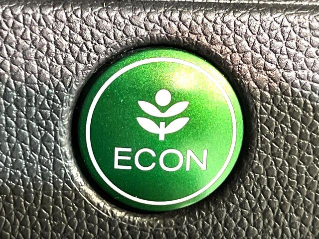 フィットハイブリッド Sパッケージ 4WD 衝突軽減 ナビ バックカメラ LEDヘッド ETC クルコン オートライト オートエアコン Bluetooth接続 CD/DVD再生 フルセグ 禁煙車 ドラレコ スマートキー(26枚目)