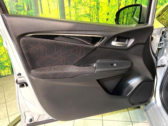 フィットハイブリッド Sパッケージ 4WD 衝突軽減 ナビ バックカメラ LEDヘッド ETC クルコン オートライト オートエアコン Bluetooth接続 CD/DVD再生 フルセグ 禁煙車 ドラレコ スマートキー(50枚目)