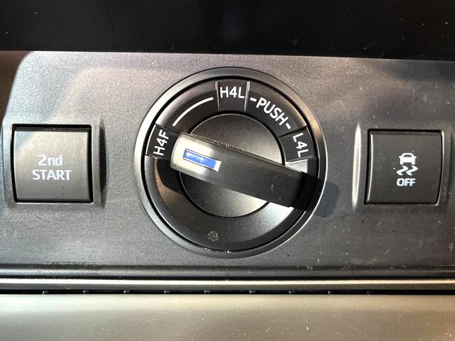 ランドクルーザープラド TX 4WD 7人乗り 衝突軽減 LEDヘッド レーダークルーズ ETC ドラレコ Bluetooth接続 CD/DVD再生 ヘッドライトウォッシャー デュアルオートエアコン スマートキー 盗難防止装置(32枚目)