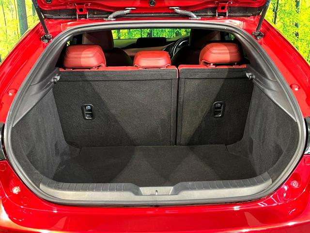 MAZDA3ファストバック 20Sプロアクティブ ツーリングセレクション メーカー8.8型ナビ 全周囲カメラ 衝突軽減 赤革シート ステアリングヒーター シートヒーター ドラレコ Bluetooth ETC LEDヘッド オートハイビーム オートライト オートエアコン(28枚目)