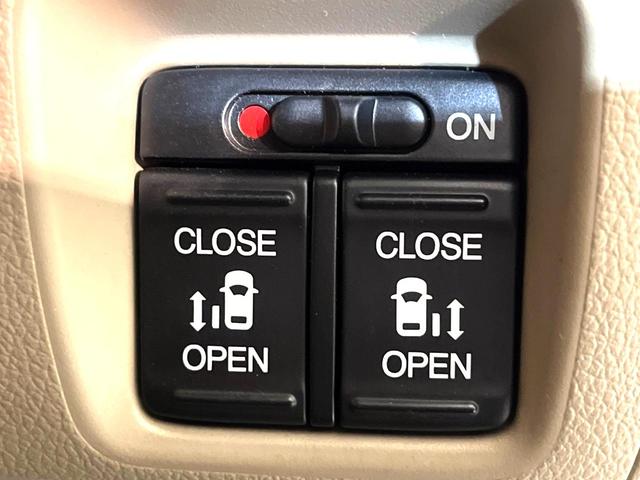 N-BOX G・ターボパッケージ ターボ 純正ナビ バックカメラ 両側電動スライド クルコン ETC HIDヘッド オートライト オートエアコン スマートキー プッシュスタート 革巻きステアリング パドルシフト アイドリングストップ(5枚目)