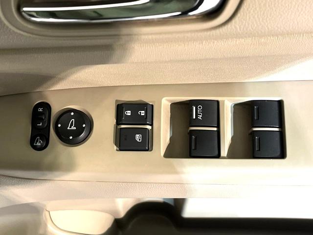 N-BOX G・ターボパッケージ ターボ 純正ナビ バックカメラ 両側電動スライド クルコン ETC HIDヘッド オートライト オートエアコン スマートキー プッシュスタート 革巻きステアリング パドルシフト アイドリングストップ(31枚目)