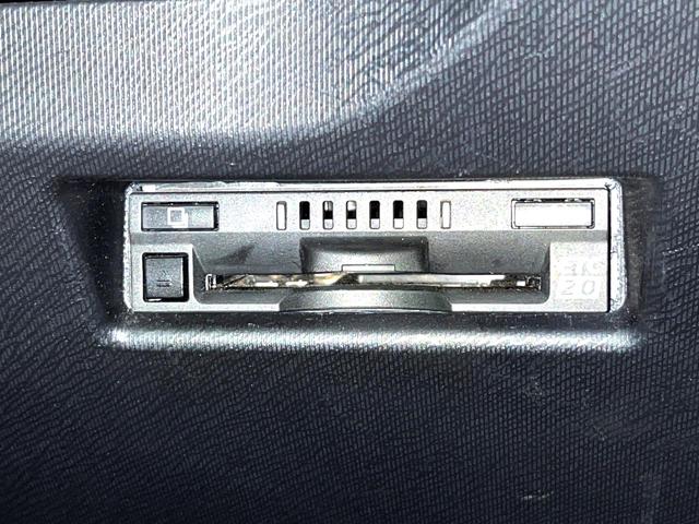 アクア X-アーバン 衝突軽減 純正9型ナビ LEDヘッド バックカメラ Bluetooth接続 フルセグ CD/DVD再生 オートエアコン オートライト スマートキー 盗難防止装置 横滑り防止装置 電動格納ミラー(6枚目)