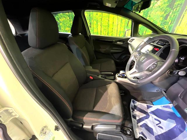 フィットハイブリッド Sパッケージ 純正ナビ バックカメラ 禁煙車 スマートキー LEDヘッド ビルトインETC クルコン オートライト オートエアコン 純正16インチアルミ Bluetooth CD DVD再生 地デジ(8枚目)